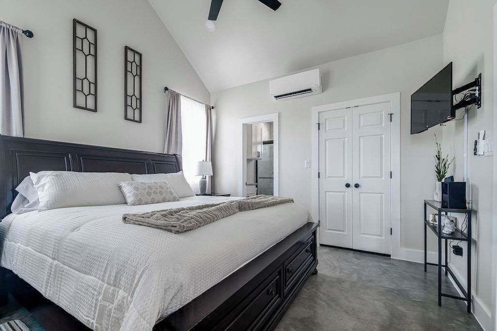 Live Oak Cabins-sleeps 8 W/hot-tubs