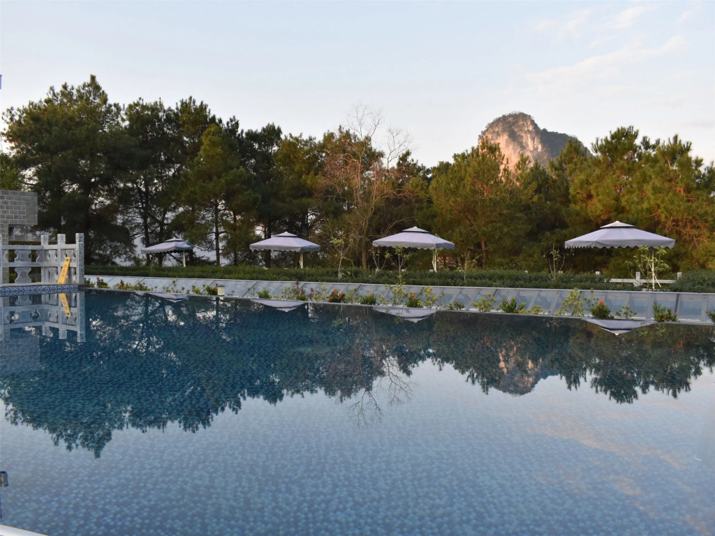 Yangshuo Mountain Top Retreat