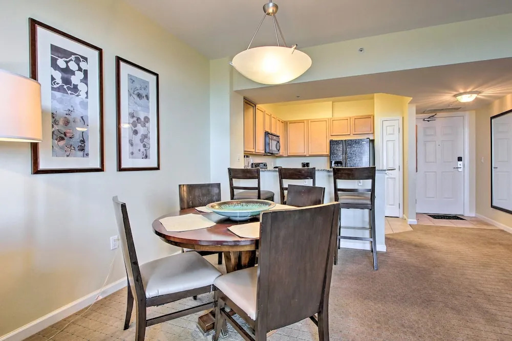 Destin Resort W/ Pool Deck & Beach Shuttle! 2 Bedroom Condo