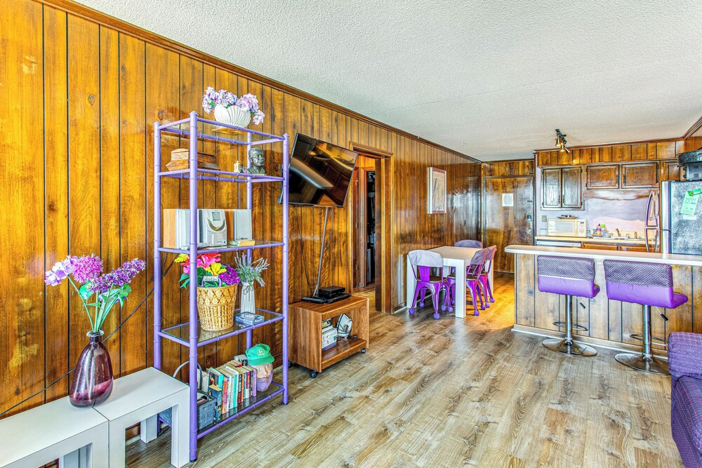 ~ 9 Mi to Boardwalk: Oceanfront Myrtle Beach Condo