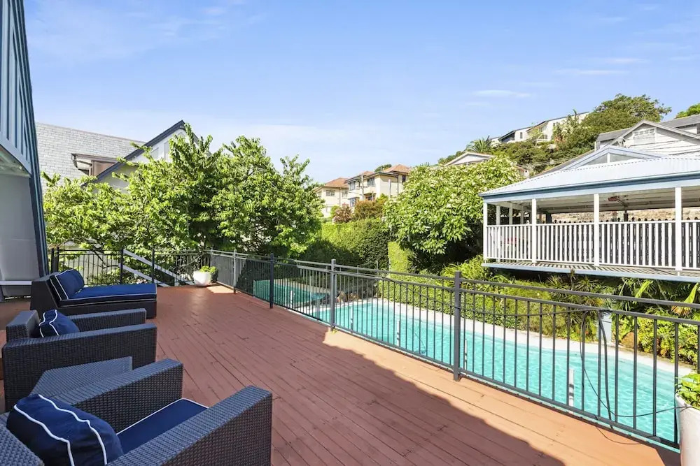 Poolside Stay - Close to Taronga Zoo & Luna Park