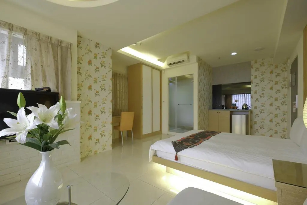 LJ Hotel
