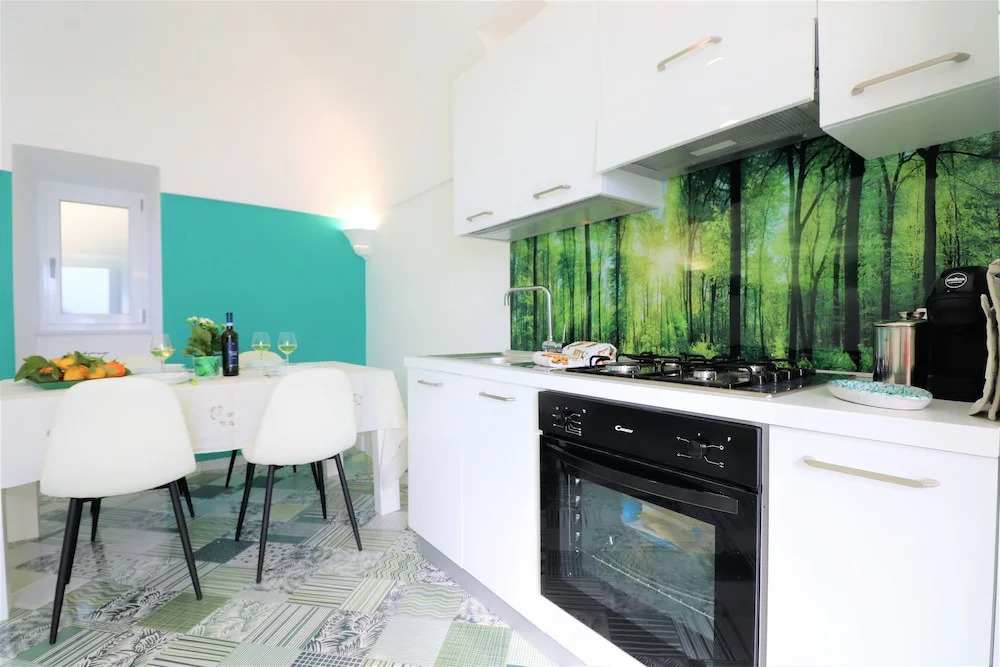 De Vivo Realty - Marys Apartments