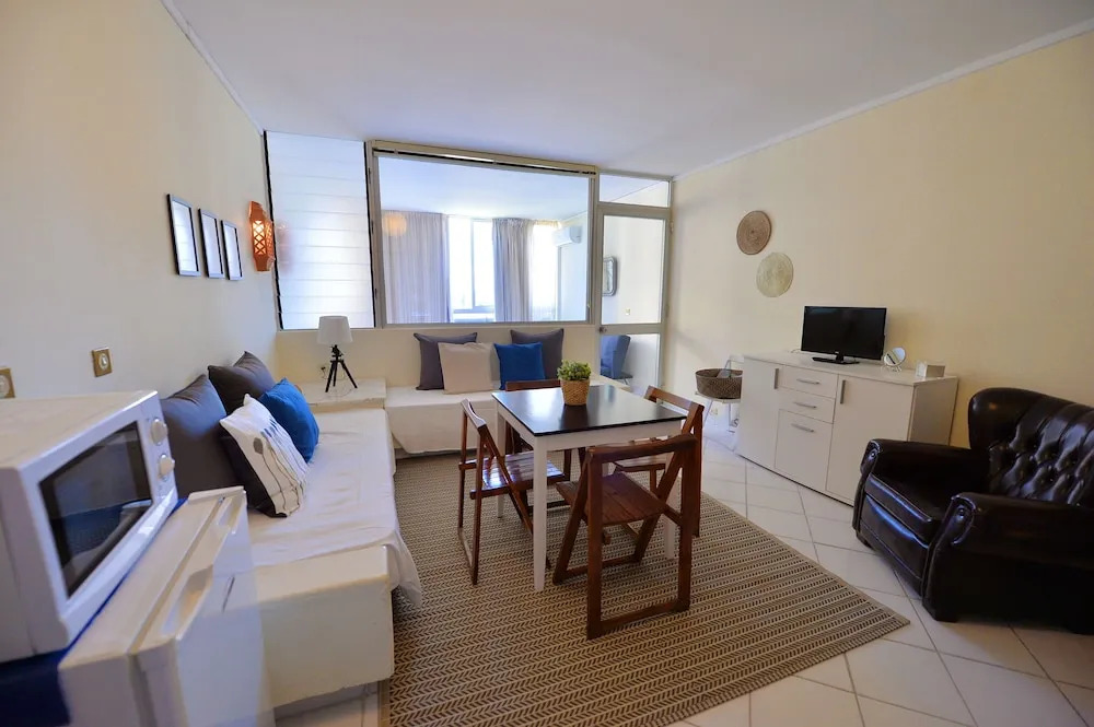Vmr503 · Adorable 1 BD Apartment 2 min From Marina