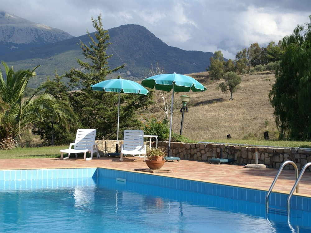 Beautiful Holiday Home Near Collesano With Swimming Pool