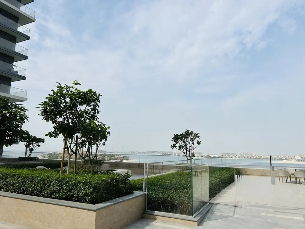 StoneTree - Luxurious 1 BR with Private Beach Access