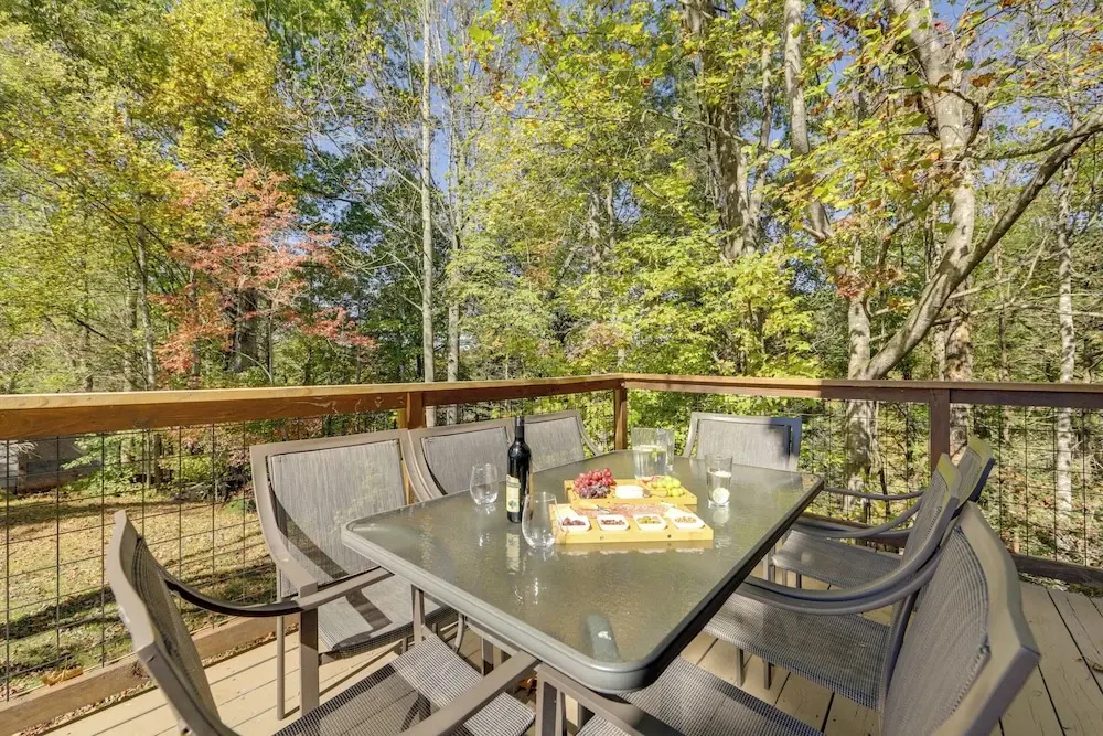 Hot Tub + Game Room: Gatlinburg Family Cabin!