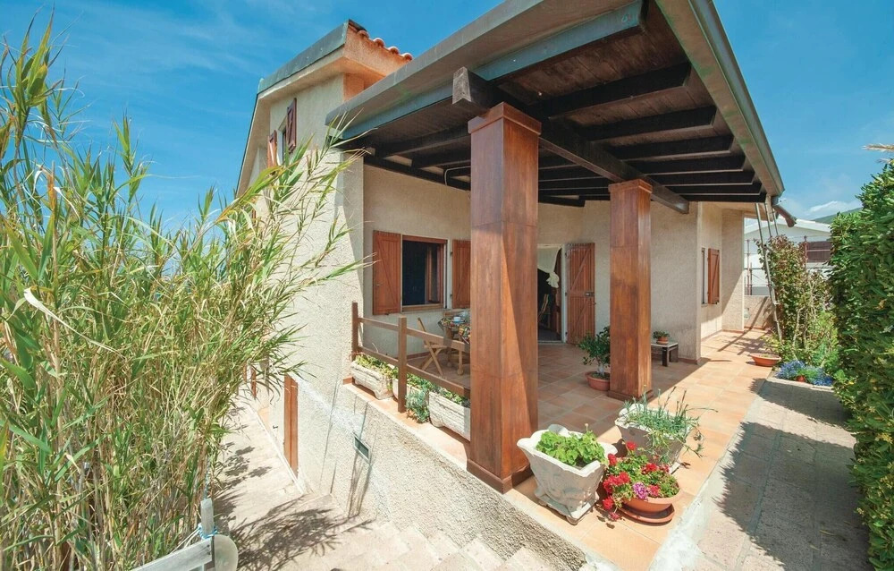 Stunning Apartment in Porto Alabe With 2 Bedrooms and Wifi