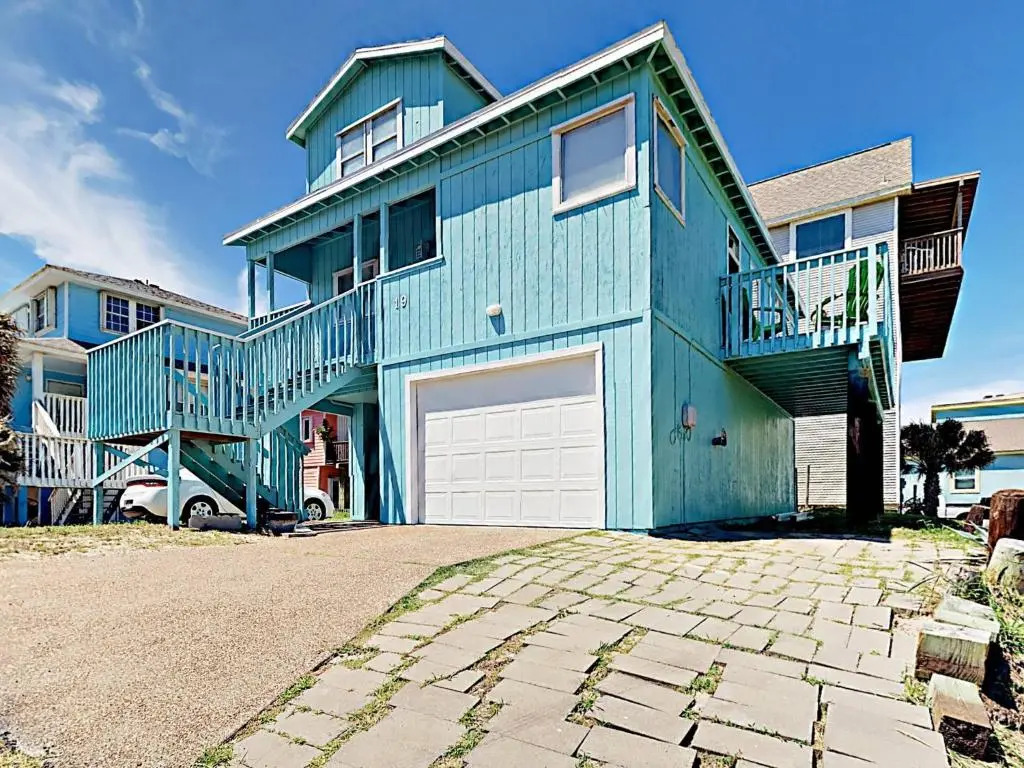 LP19 Well Appointed Beach House, Boardwalk, Glimpse of Ocean from Deck