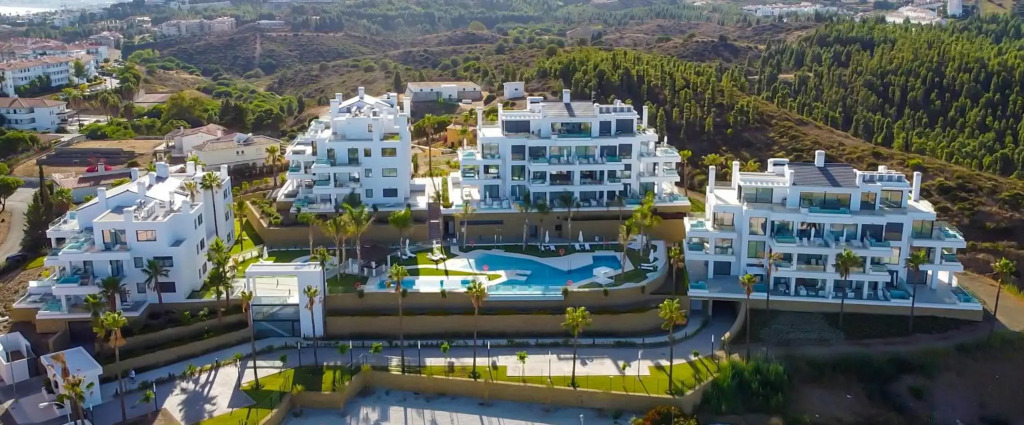 Luxury High End - Santa Barbara Heights CLC - For Work, Play & Family