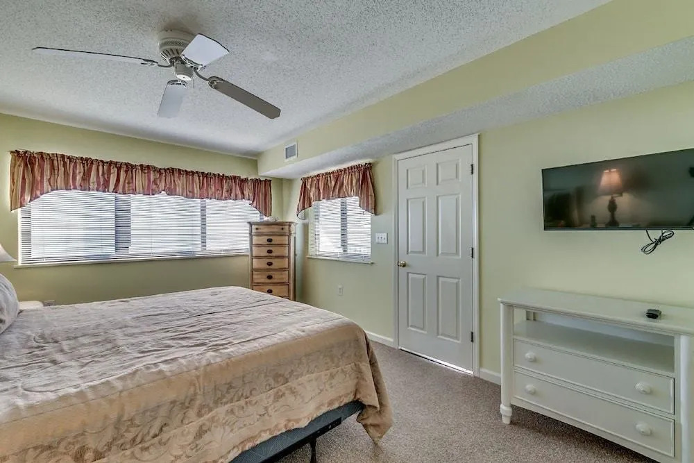 Ocean Bay Club - 906 by RedAwning