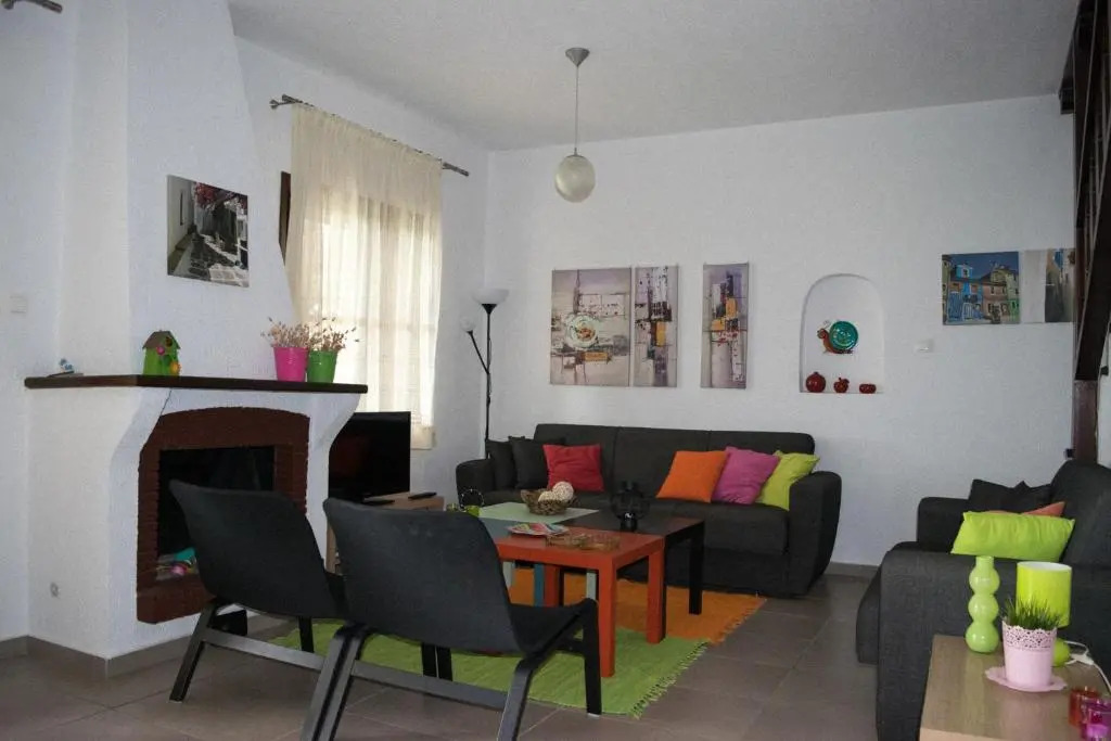 Mikiverna Houses By Miltiadis