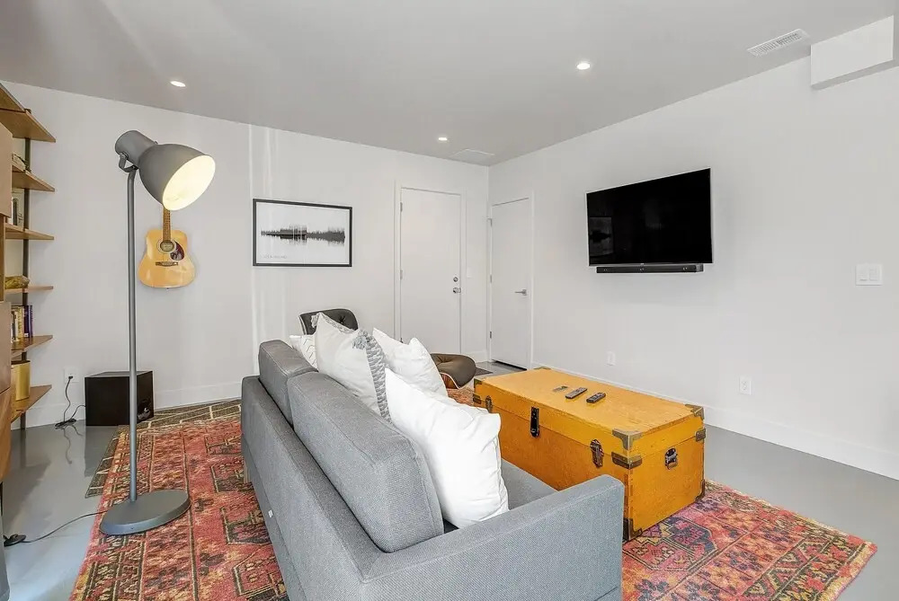 Amazingly Sleek Rino Pad - Stunning Mountain Views