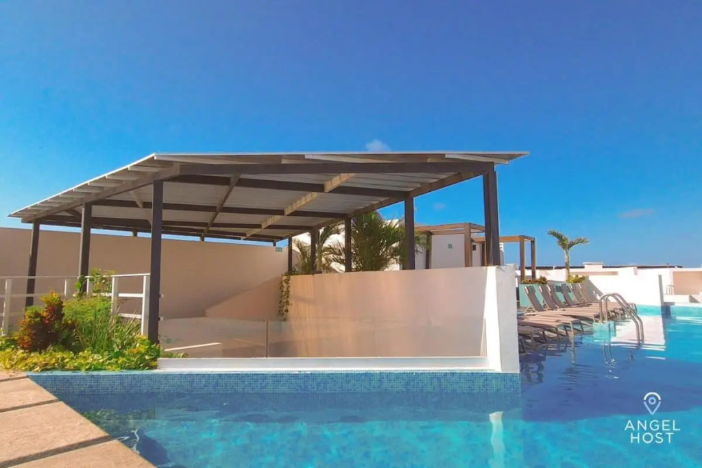 2Br W Dual Pools, Near Beach & 5Th Ave