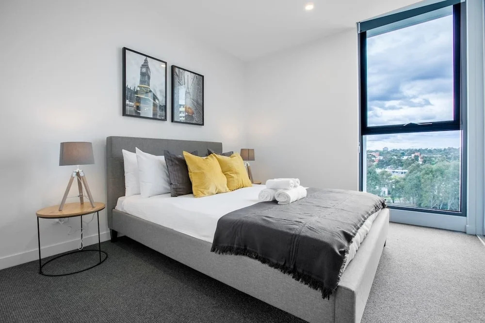 Designer 2 Bedroom Apartment In Parkville