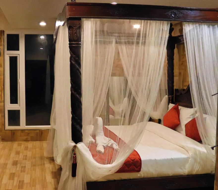 HYDERS PARK- THE LUXURY HOTEL