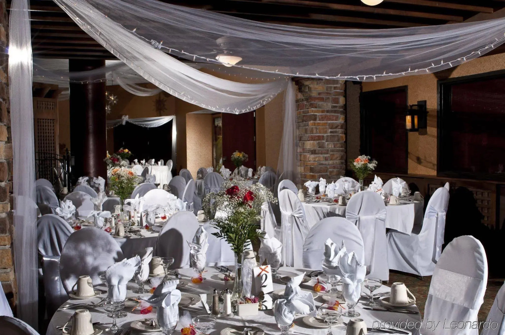 Holiday Inn Bloomington Airport South Mall Area by IHG