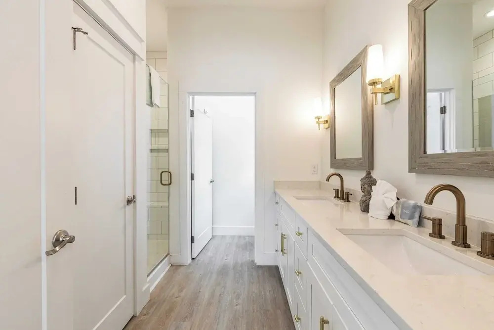 2 Homes in Destin by Avantstay   Sleeps 30, Private Pool+hot Tub, Game Room, Outdoor Bar, Walk to Beach
