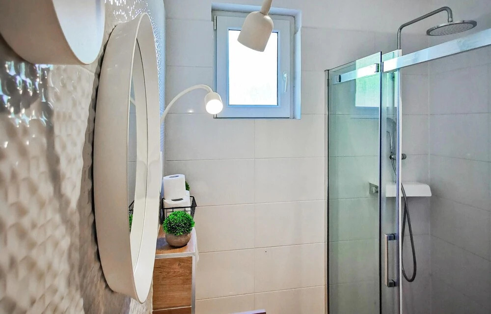 Amazing Apartment in Liznjan With Wifi and 2 Bedrooms