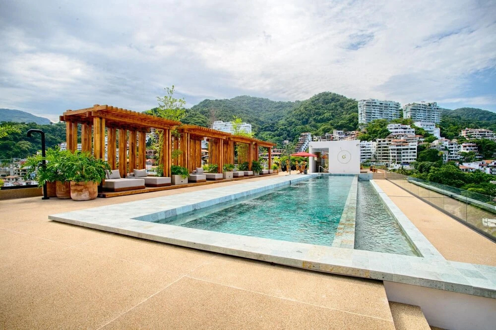 Sailview 703 Romantic Zone Rooftop Pool Ocean Views
