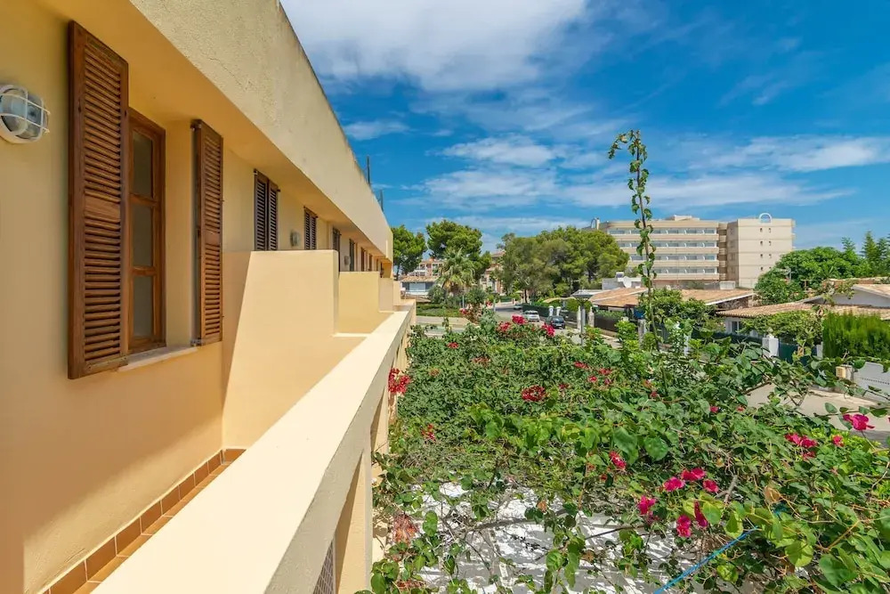 Bella in Alc dia With 3 Bedrooms and 2 Bathrooms