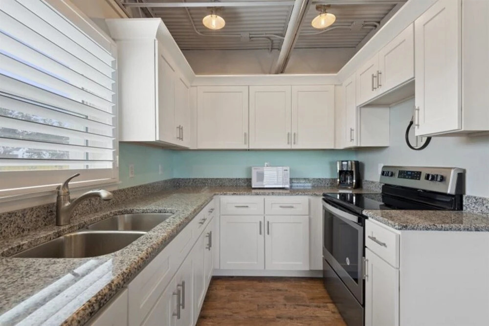 Ocean Jewel 1- Beautifully Renovated Loft Close to Beach and Shops