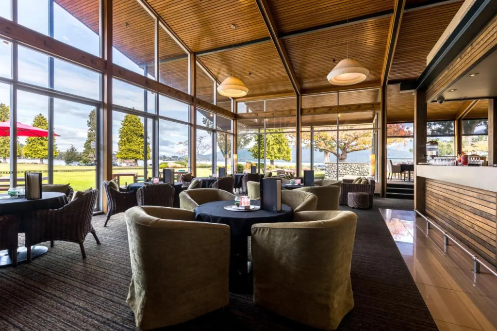 Distinction Te Anau Hotel & Villas