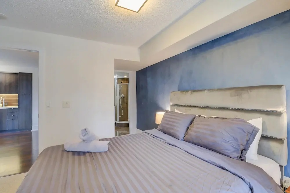PlanURstay  - 300 Front Street West
