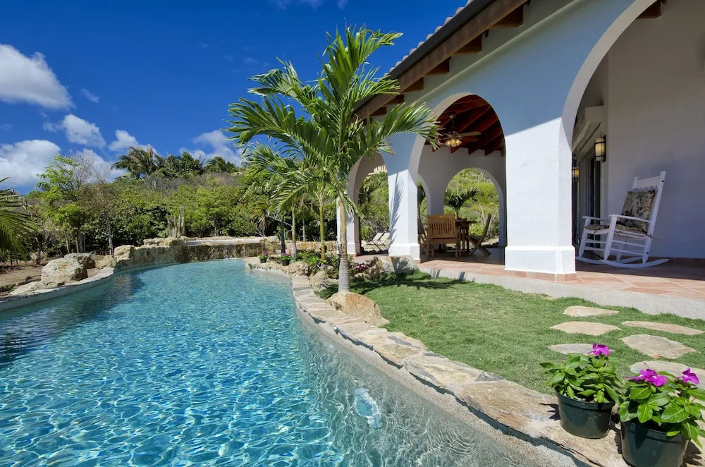 VillaRosa by Island Properties Online