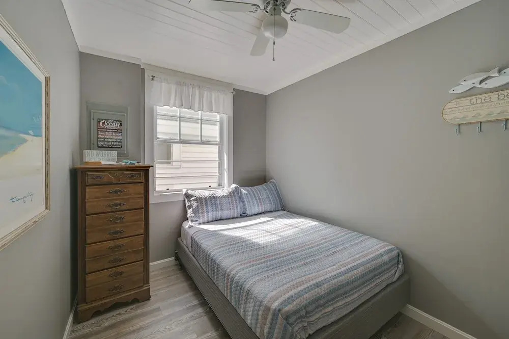 Charming Hampton Home w/ Porch, Walk to Beach!
