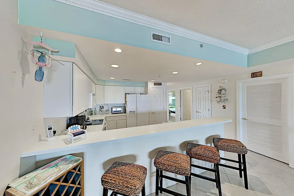 Bayfront Bliss Rooftop Pool, Short Walk To Beach 3 Bedroom Condo