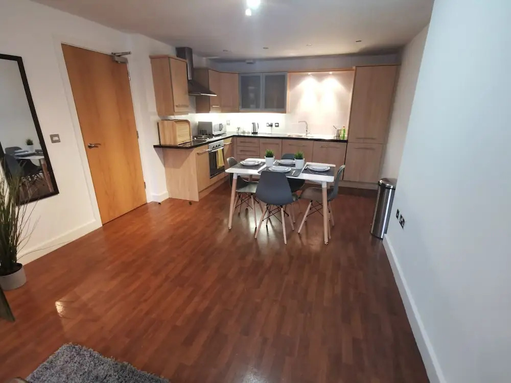 Voyager Apartments * Sleeps 6 * Parking