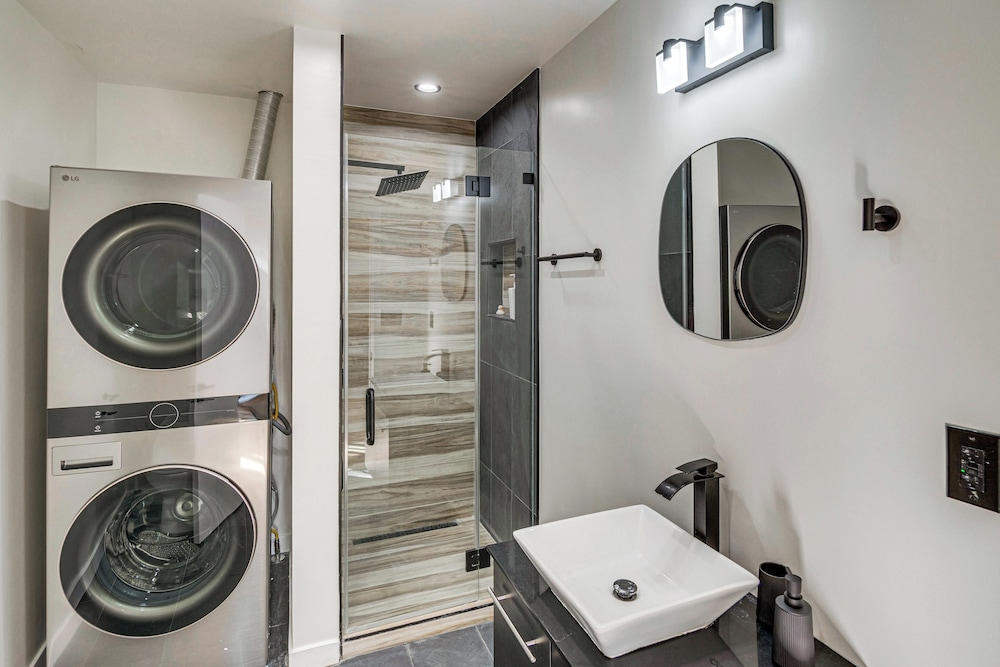 Studio Tours & Universal Fun! Burbank Family Home