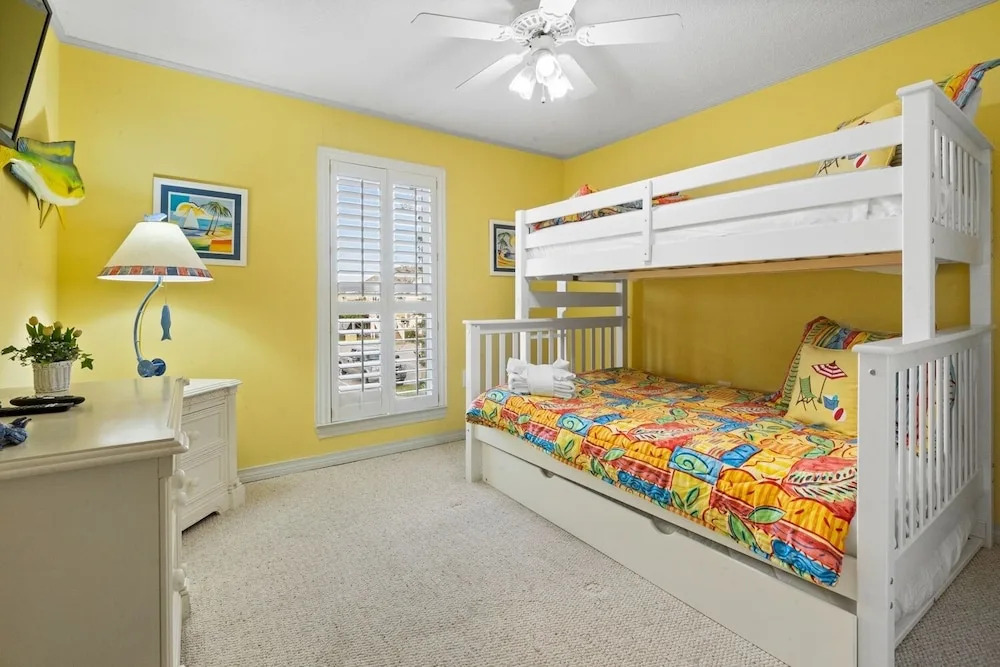 Happy Beach Villa 3 Bedroom Condo by RedAwning