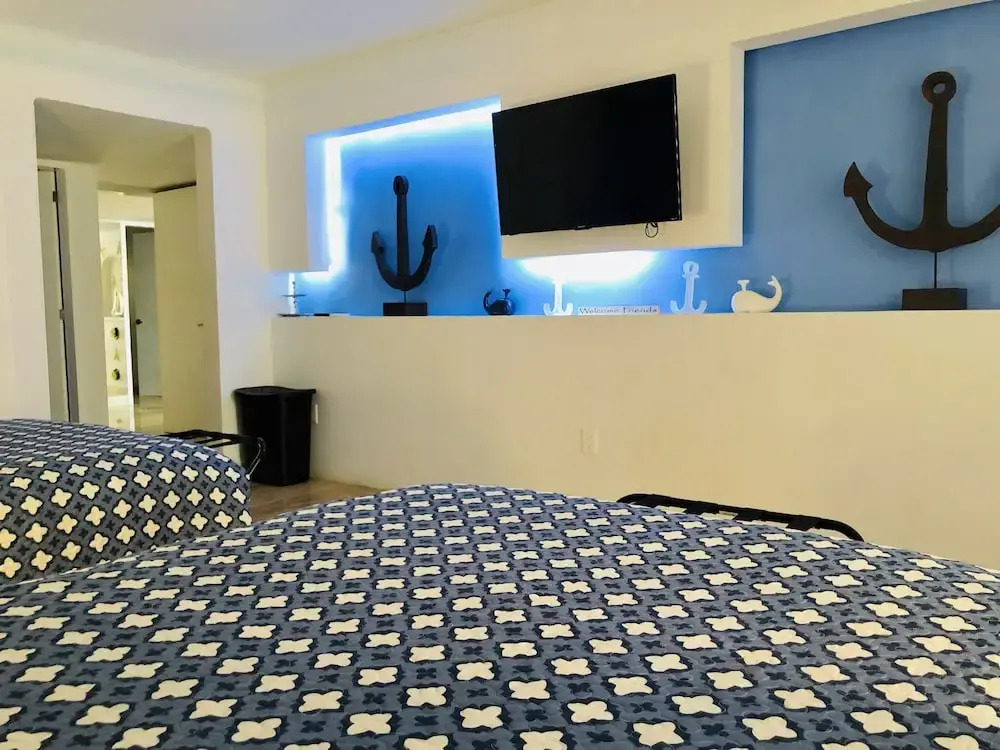 Lovely Luxury Home Near the Beach, 10 ppl