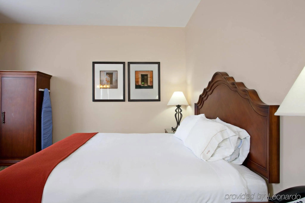 Hotel Virginia Santa Barbara, Tapestry Collection by Hilton