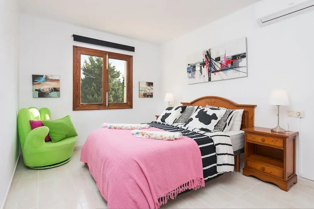 Ropit in Alc dia With 2 Bedrooms and 1 Bathrooms