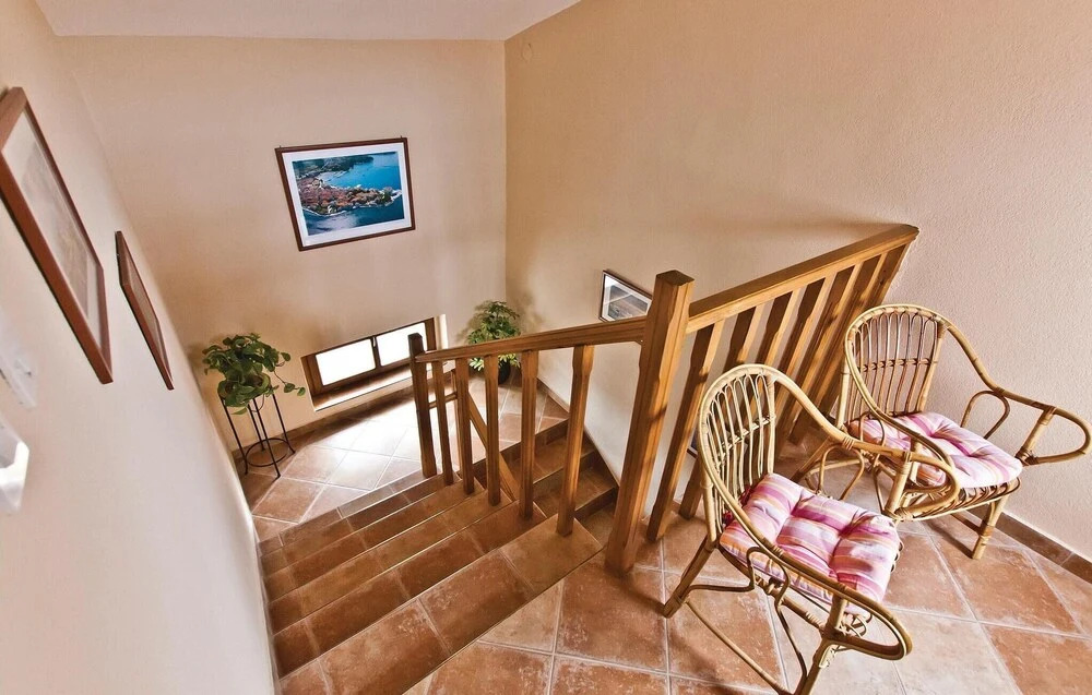 Awesome Home in Visnjan with Hot Tub, Sauna & WiFi