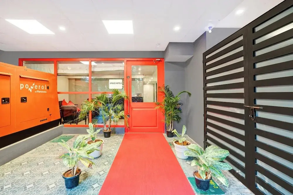 Hotel Woodland Suites Near Delhi Airport