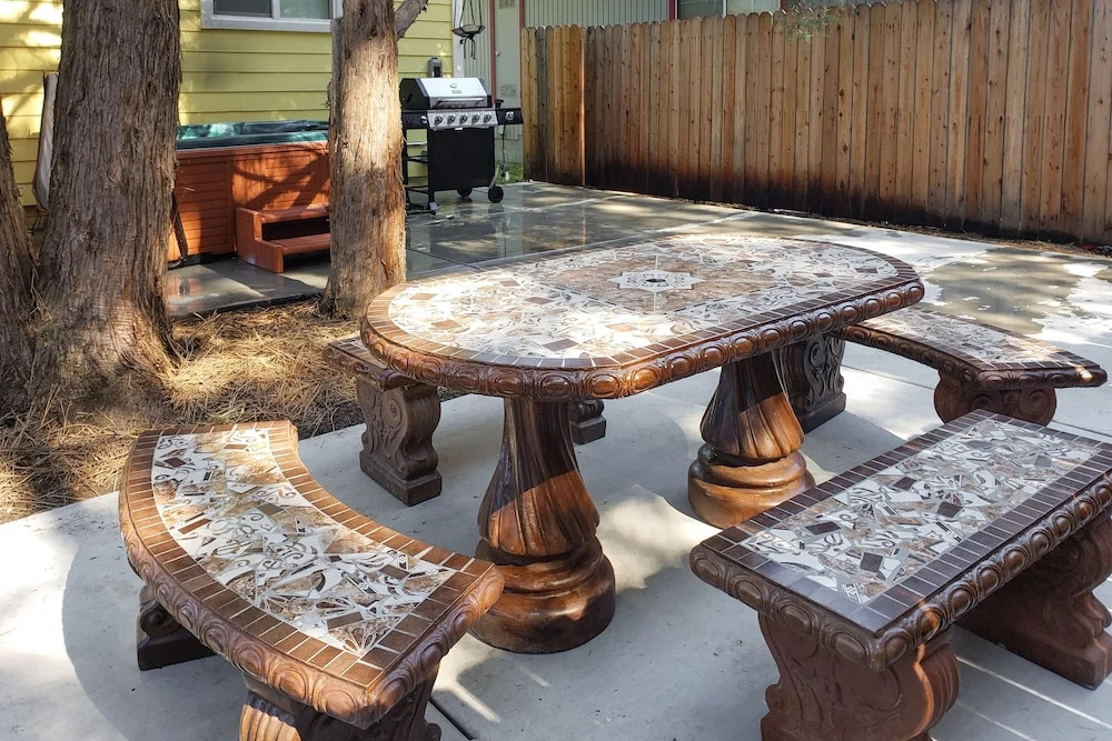 Corner Lot Gem W/ Hot Tub & Grill, Next To Shuttle 4 Bedroom Hotel Room