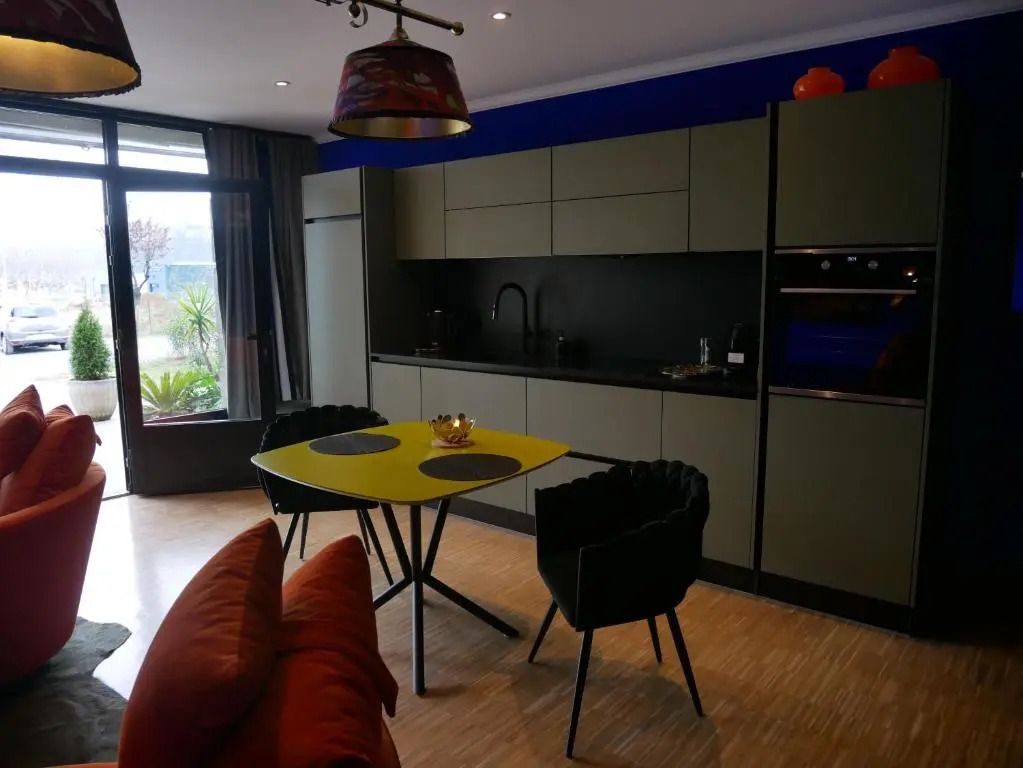 Suite 24