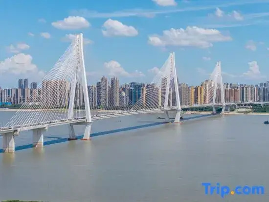 Ji Hotel (Wuhan Erqi Riverside High-Rise River View )