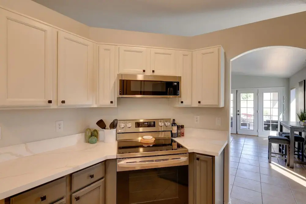 Golf Course View! Dog-friendly Retreat in Glendale