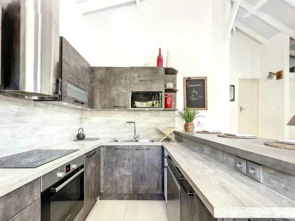 Villa Manoureva 10 min walk from Orient Bay Beach
