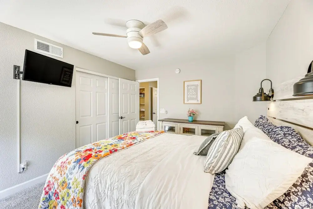 Centrally Located Gilbert Home: Patio & Grill!