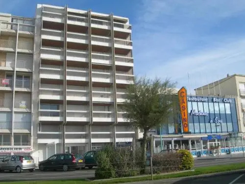 Apartment Location Appartment Saint Jean de Monts Face Mer Quartier Des Demoiselles Avec Votre Parking Prive