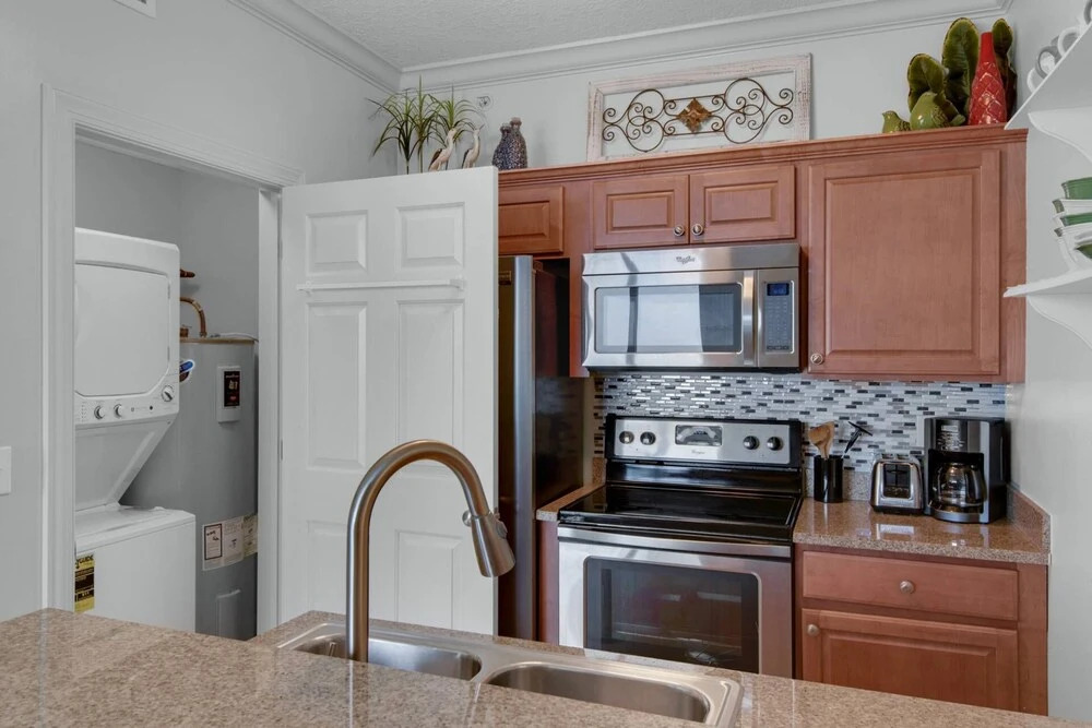 Twin Palms 1103