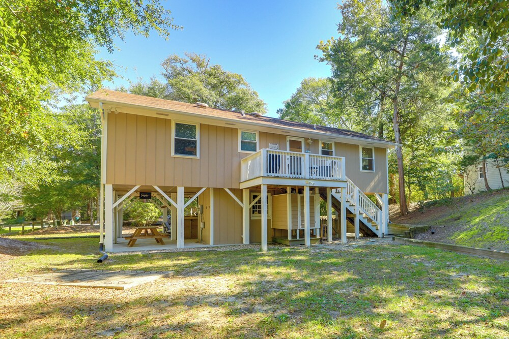 Lovely Emerald Isle Home, Walk to Beach!