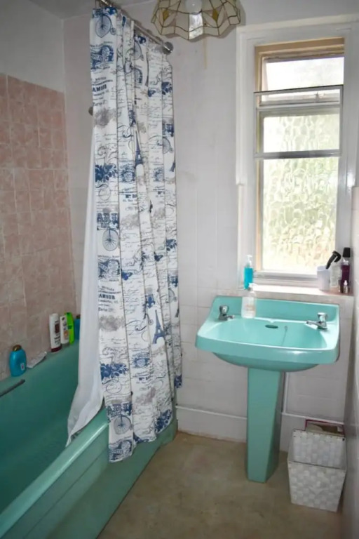Central 2 Bedroom Flat Close To Seafront