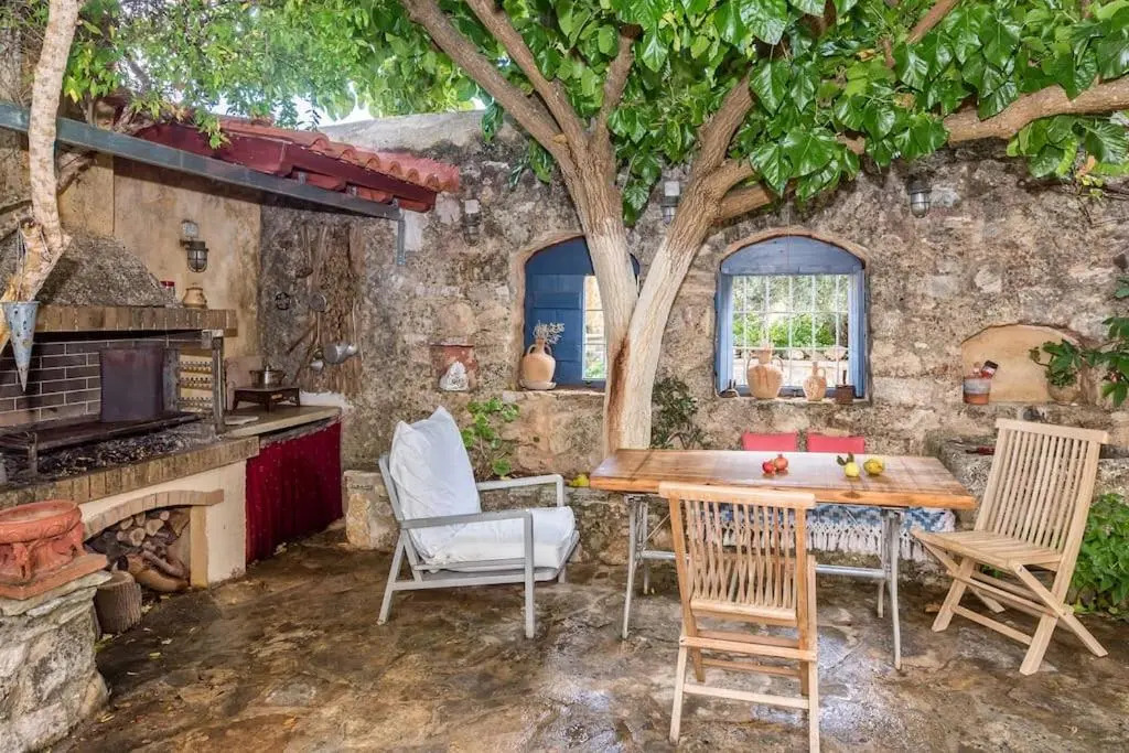 Hekate House, bohemian country house, 4 bedrooms for 8 persons